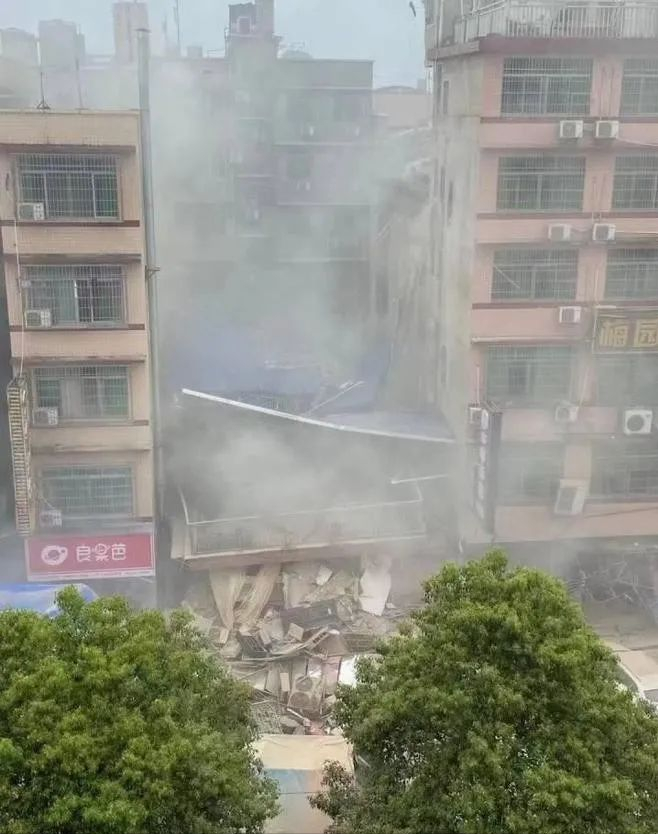 湖南长沙六层农村自建房倒塌，房子倒塌有哪些因素，有何征兆？